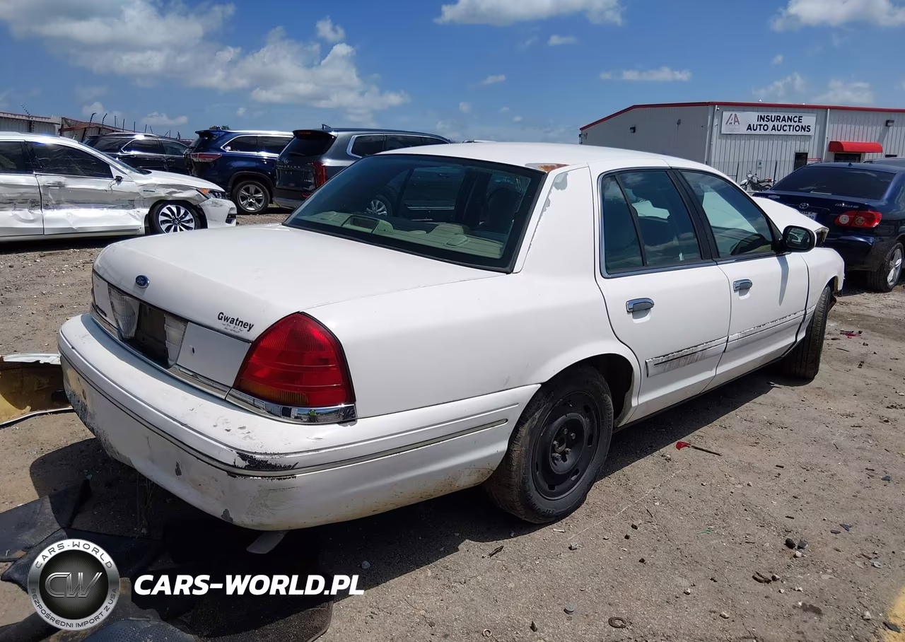 2003 Ford Crown Victoria Standard VIN:2FAFP73W83X156877 - 4