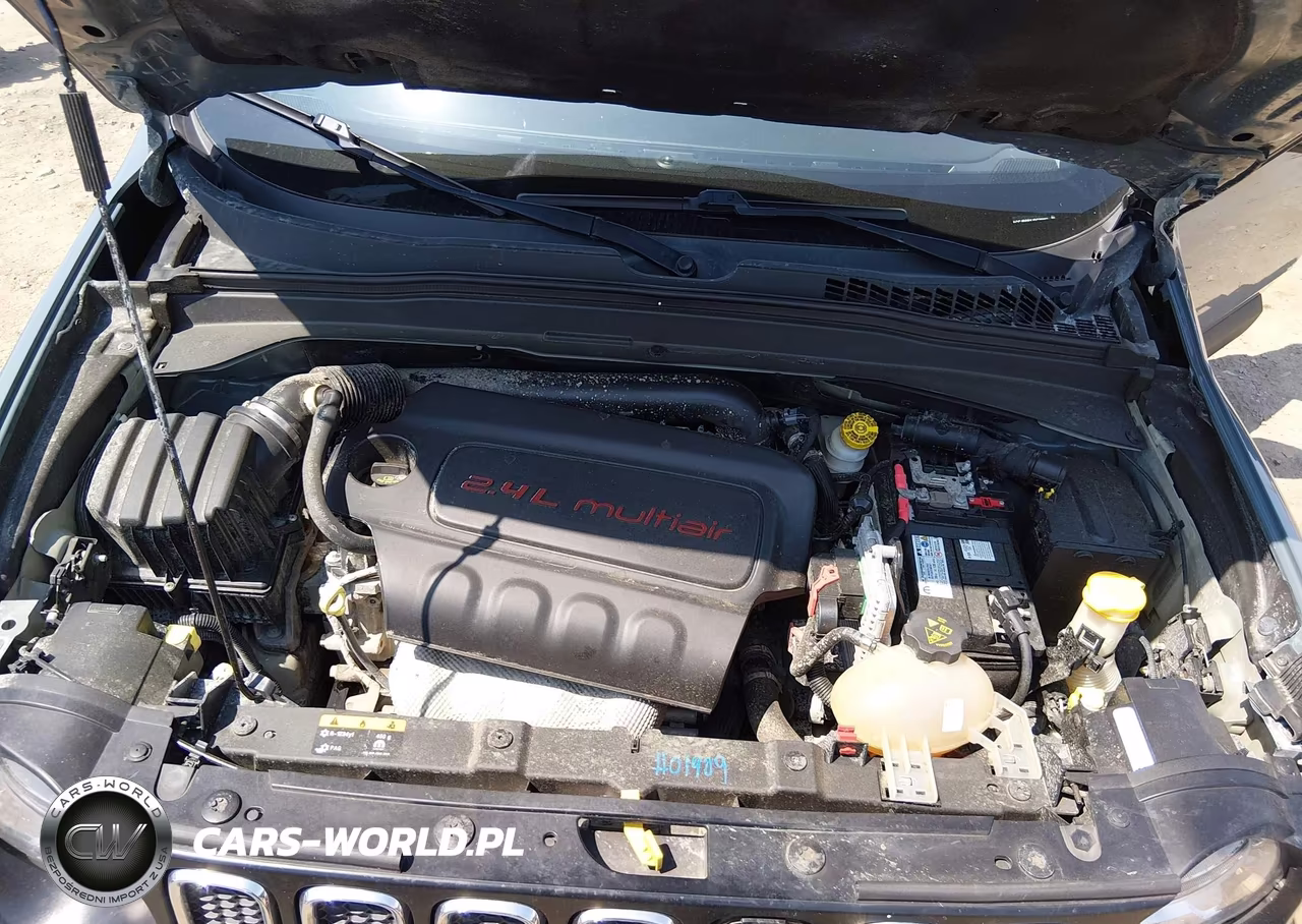 2018 Jeep Renegade Latitude 4X4 VIN:ZACCJBBBXJPG75953 - 10