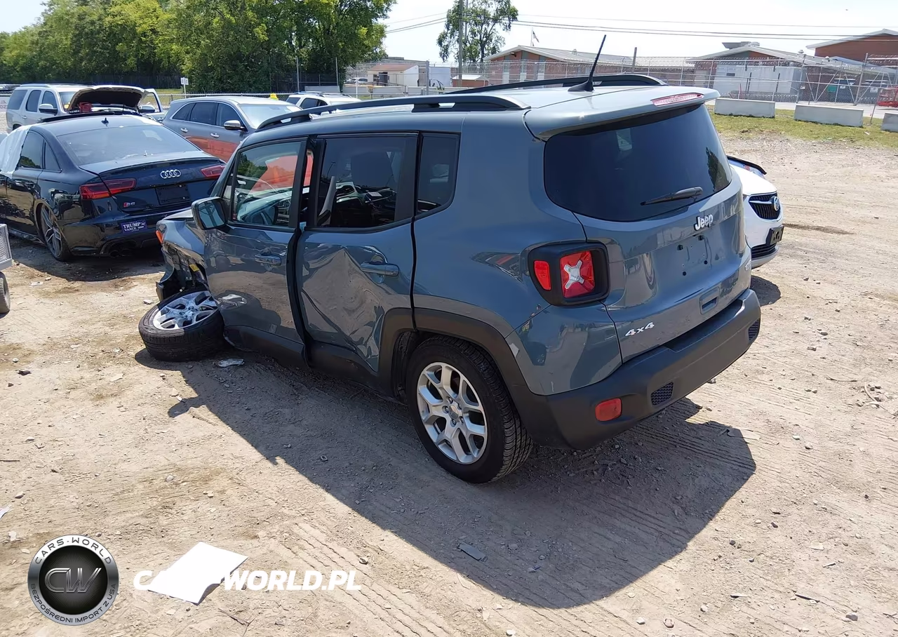 2018 Jeep Renegade Latitude 4X4 VIN:ZACCJBBBXJPG75953 - 3
