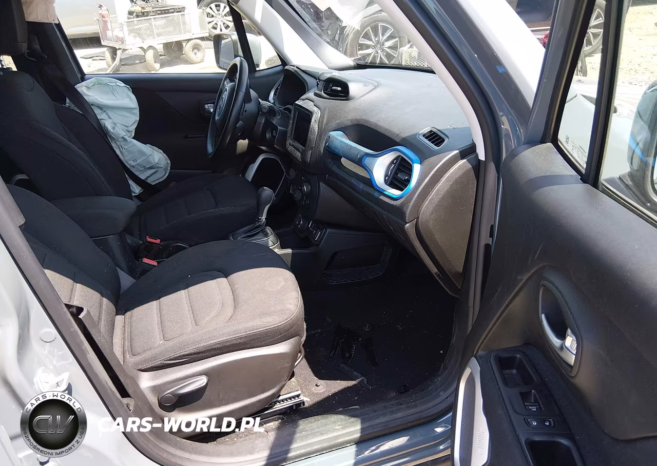 2018 Jeep Renegade Latitude 4X4 VIN:ZACCJBBBXJPG75953 - 5
