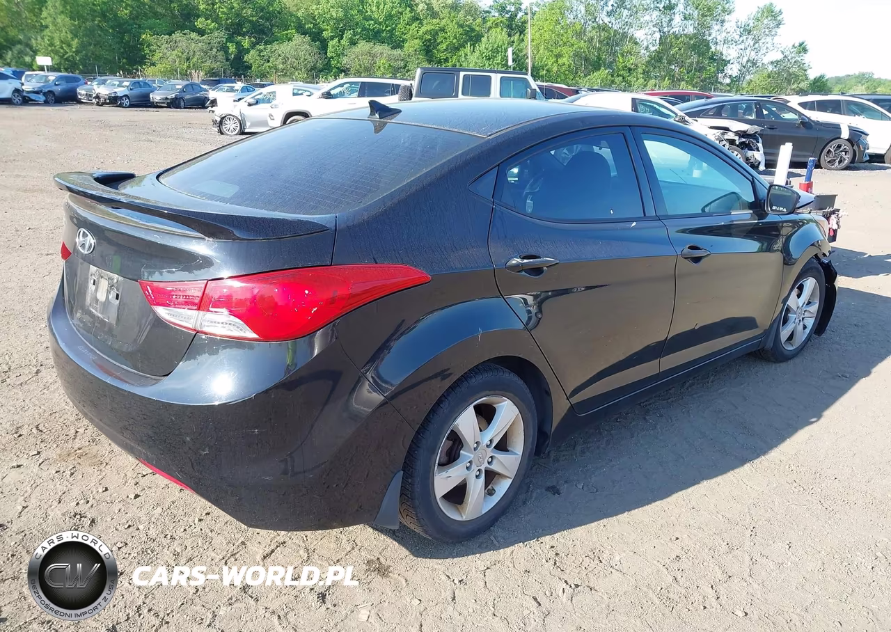 2013 Hyundai Elantra Gls VIN:5NPDH4AE1DH213317 - 4