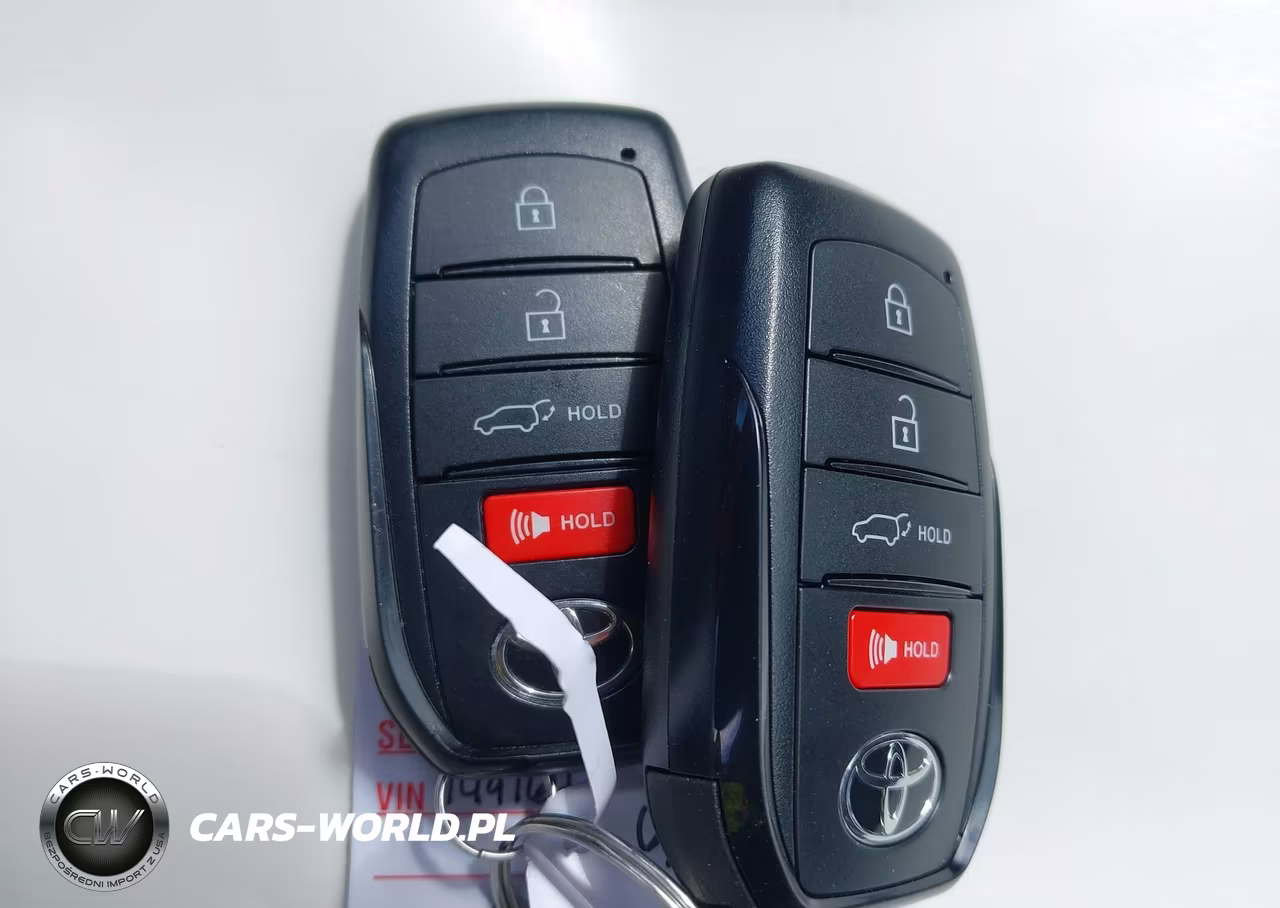2026 Toyota Corolla Cross Xle VIN:7MUDAABG8TV149164 - 11