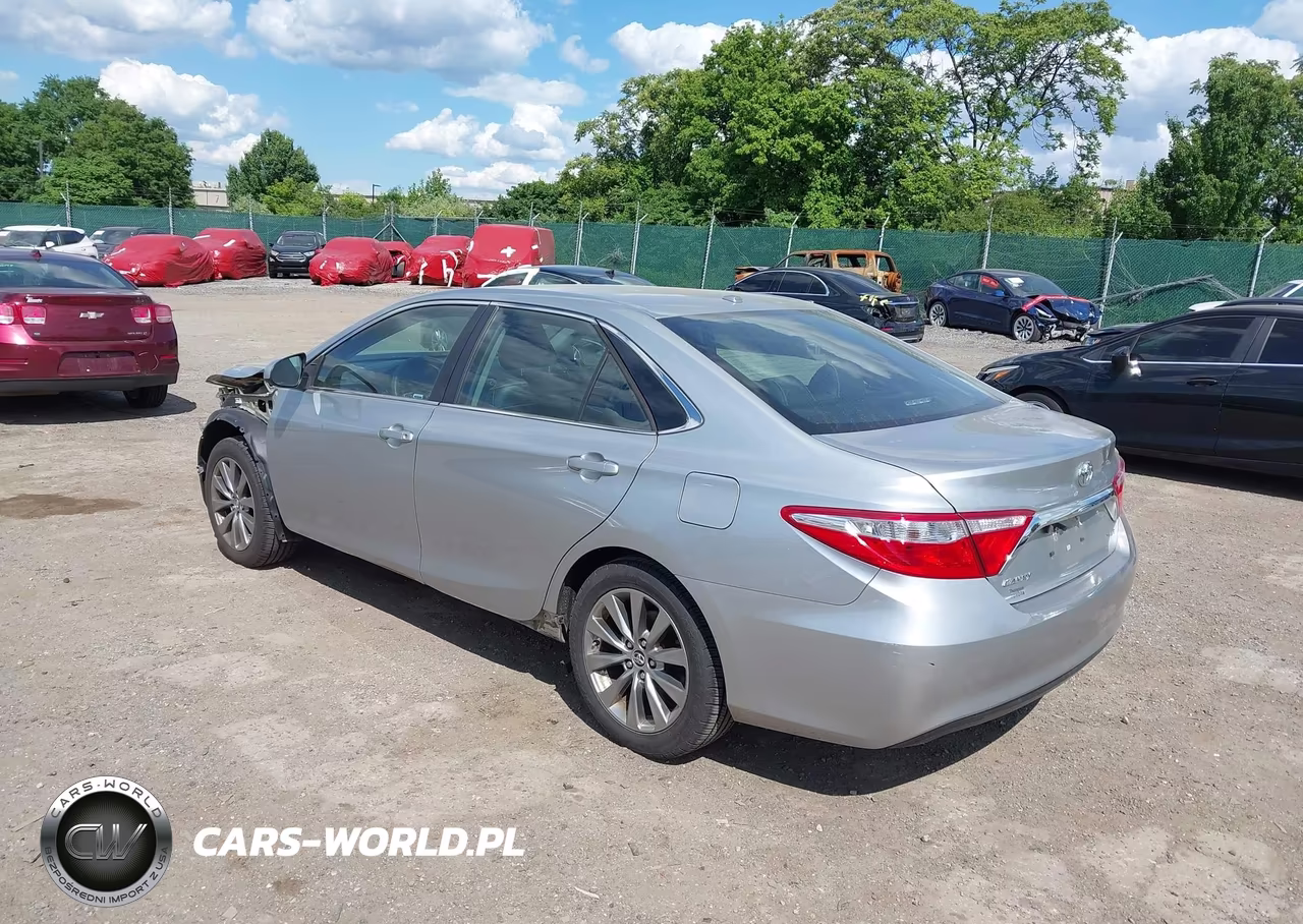 2016 Toyota Camry Xle VIN:4T4BF1FK5GR532547 - 3