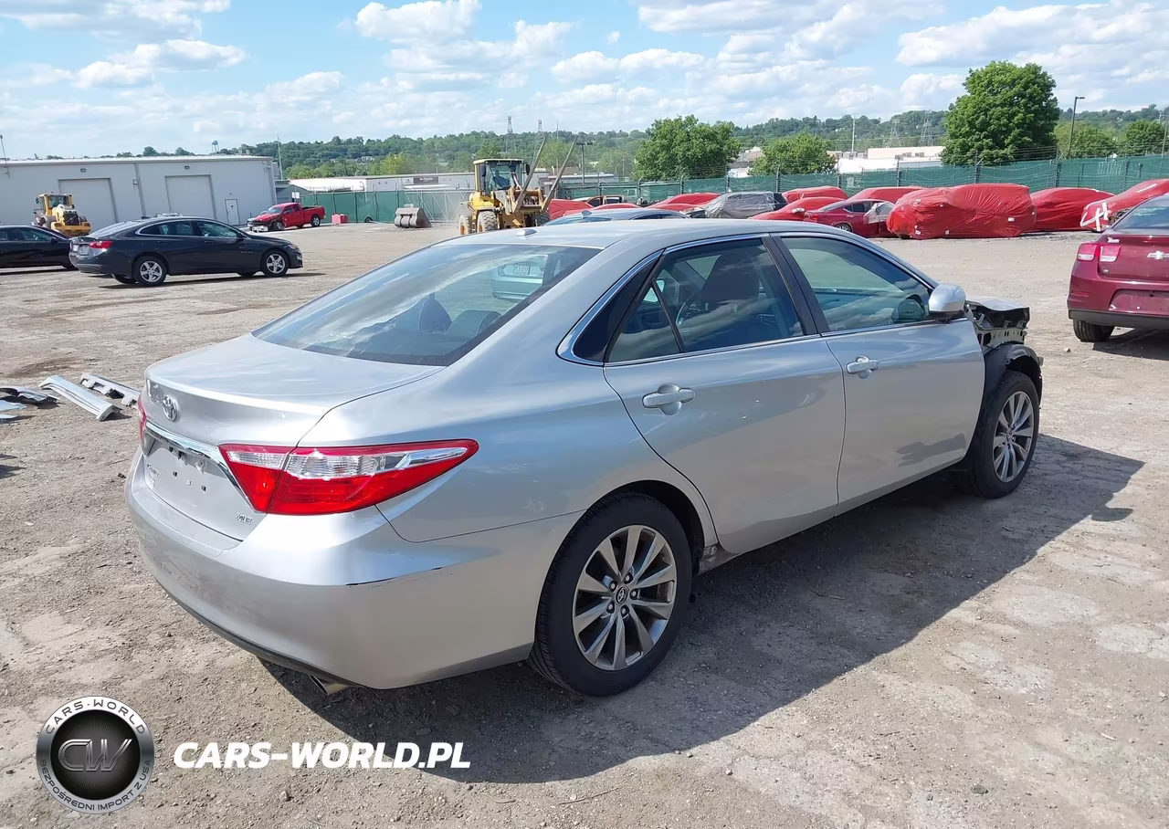 2016 Toyota Camry Xle VIN:4T4BF1FK5GR532547 - 4