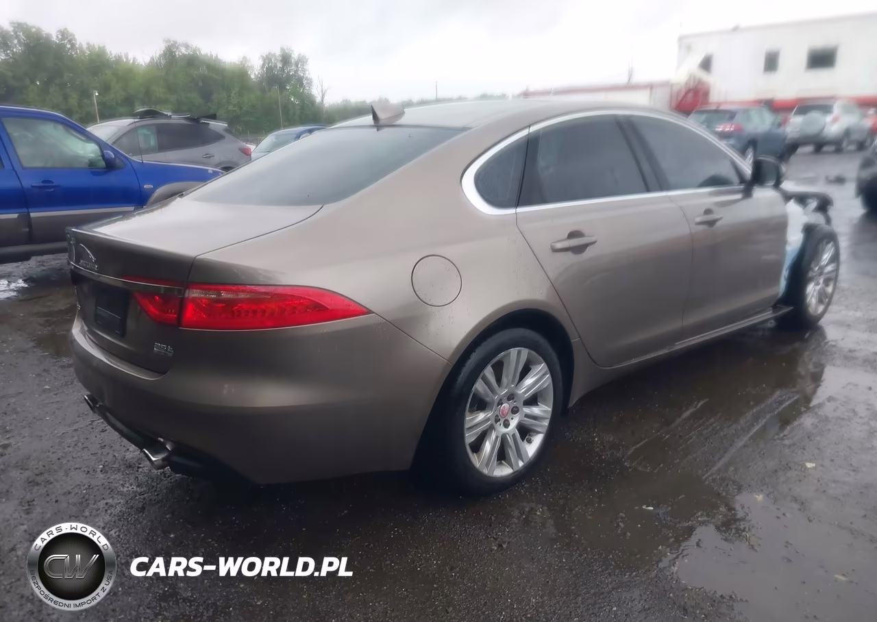 2016 Jaguar Xf 35T Premium VIN:SAJBJ4BV8GCY17507 - 4