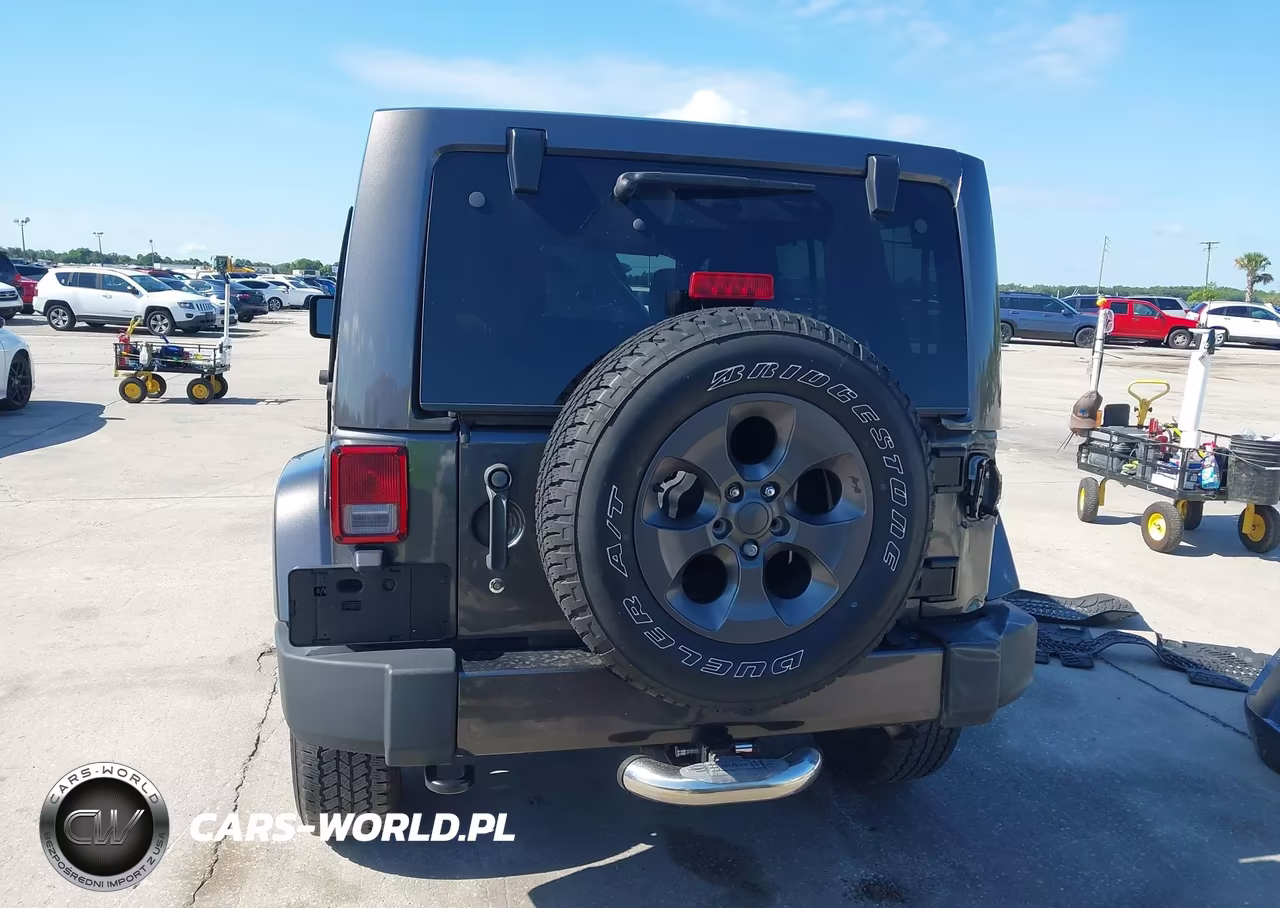 2017 Jeep Wrangler Unlimited Sahara 4X4 VIN:1C4BJWEG3HL531458 - 16