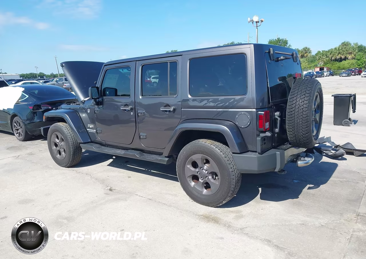 2017 Jeep Wrangler Unlimited Sahara 4X4 VIN:1C4BJWEG3HL531458 - 3
