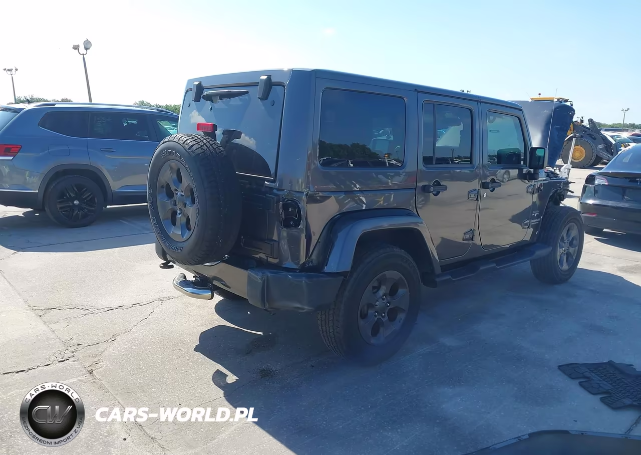 2017 Jeep Wrangler Unlimited Sahara 4X4 VIN:1C4BJWEG3HL531458 - 4