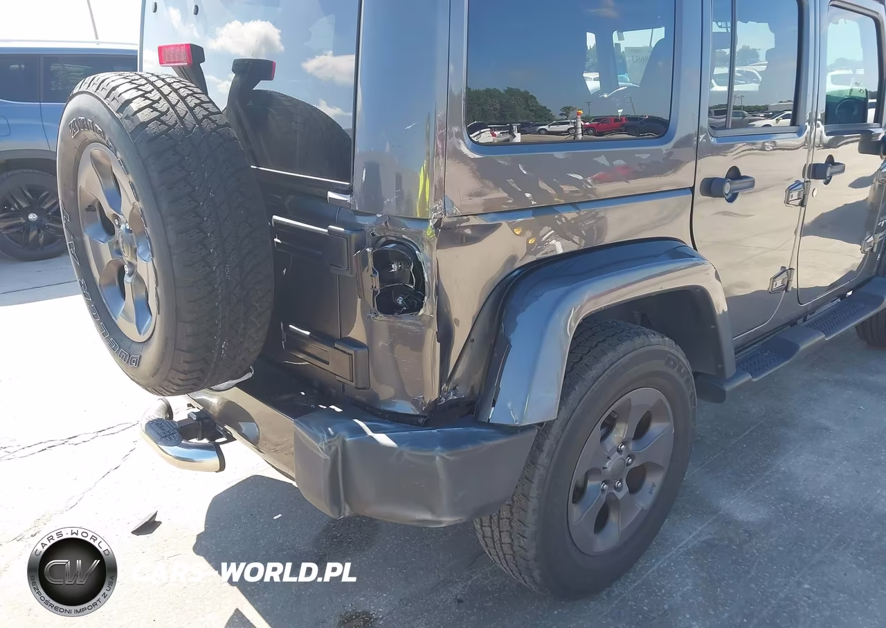 2017 Jeep Wrangler Unlimited Sahara 4X4 VIN:1C4BJWEG3HL531458 - 6