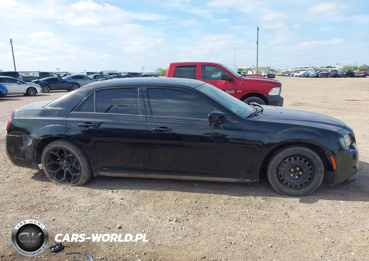 2020 Chrysler 300 Touring VIN:2C3CCAAGXLH158856 - 14