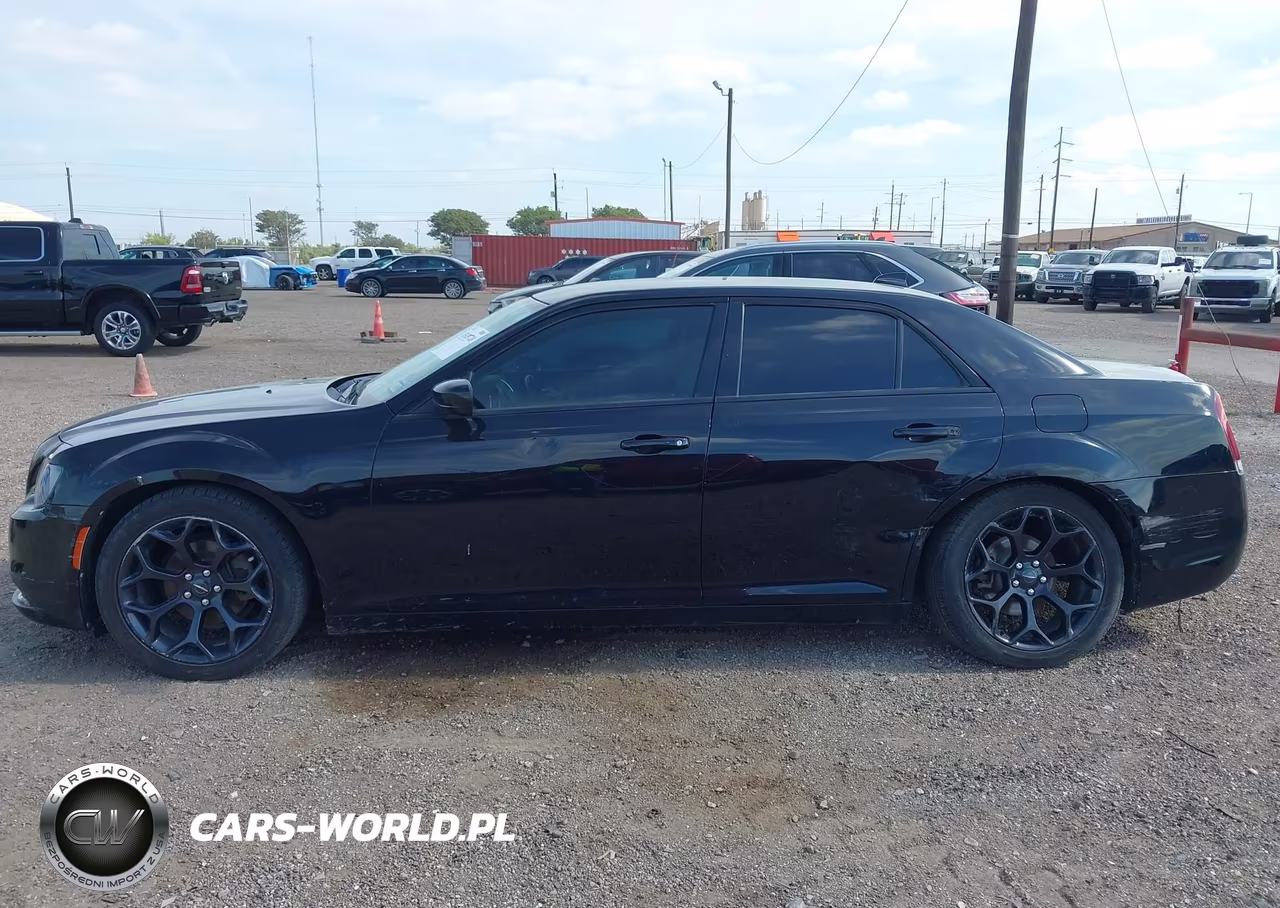 2020 Chrysler 300 Touring VIN:2C3CCAAGXLH158856 - 15