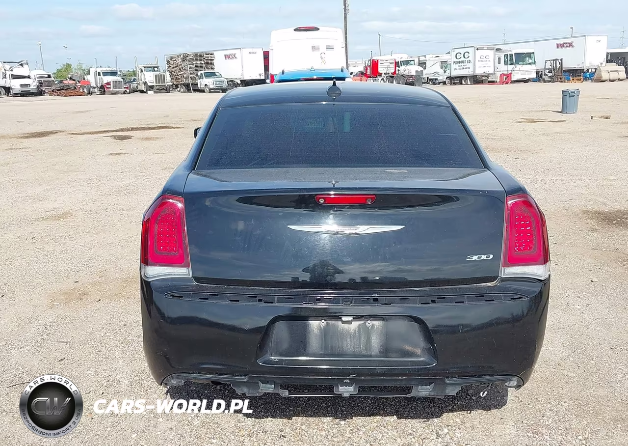 2020 Chrysler 300 Touring VIN:2C3CCAAGXLH158856 - 17