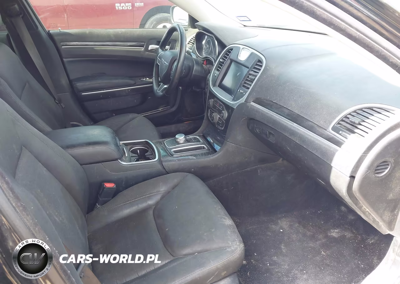 2020 Chrysler 300 Touring VIN:2C3CCAAGXLH158856 - 5
