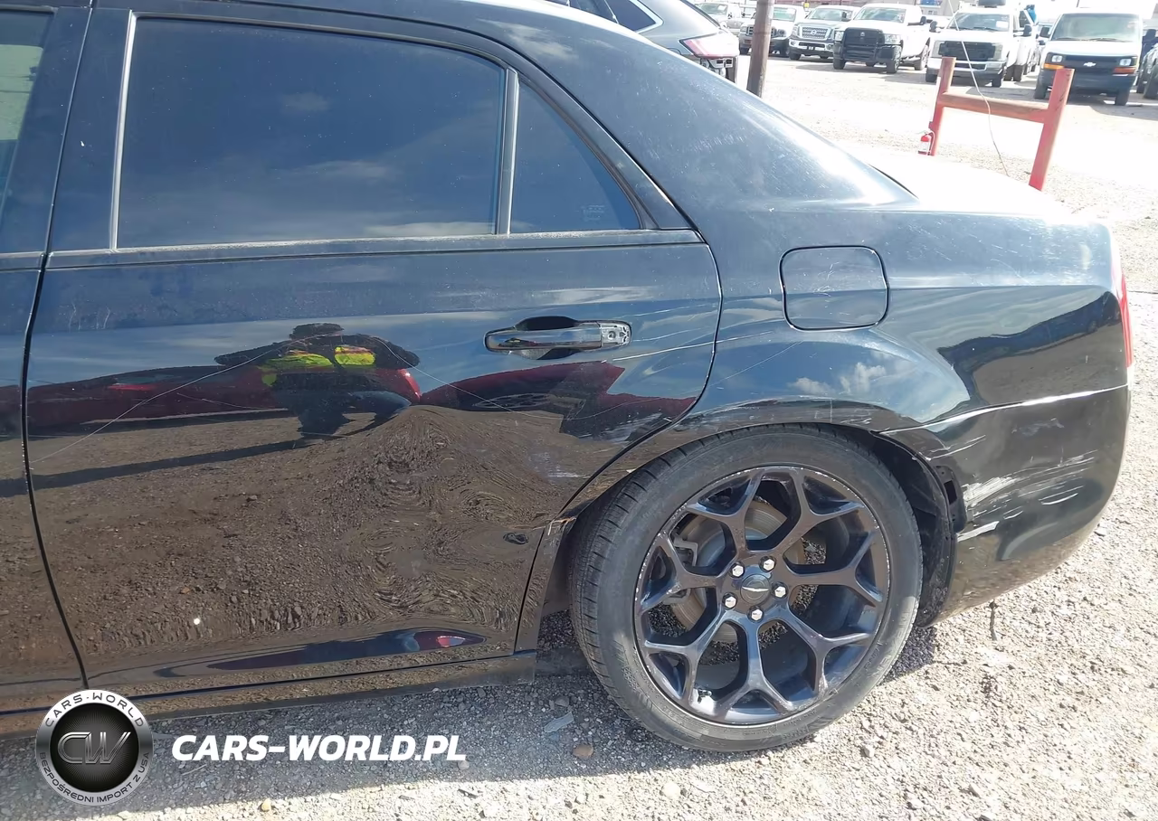 2020 Chrysler 300 Touring VIN:2C3CCAAGXLH158856 - 6