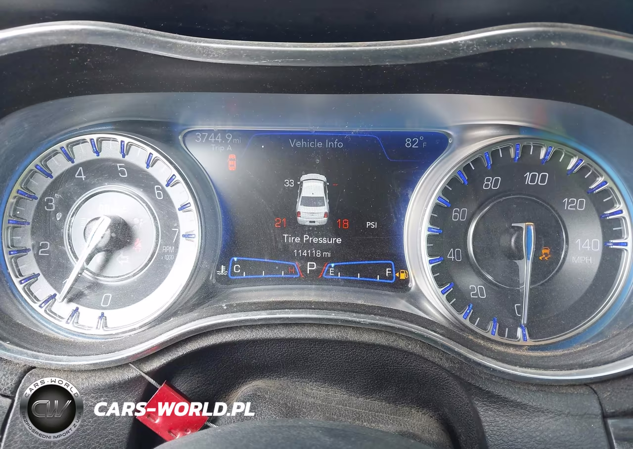 2020 Chrysler 300 Touring VIN:2C3CCAAGXLH158856 - 7