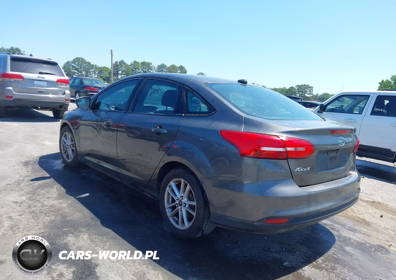 2016 Ford Focus Se VIN:1FADP3F24GL283766 - 3