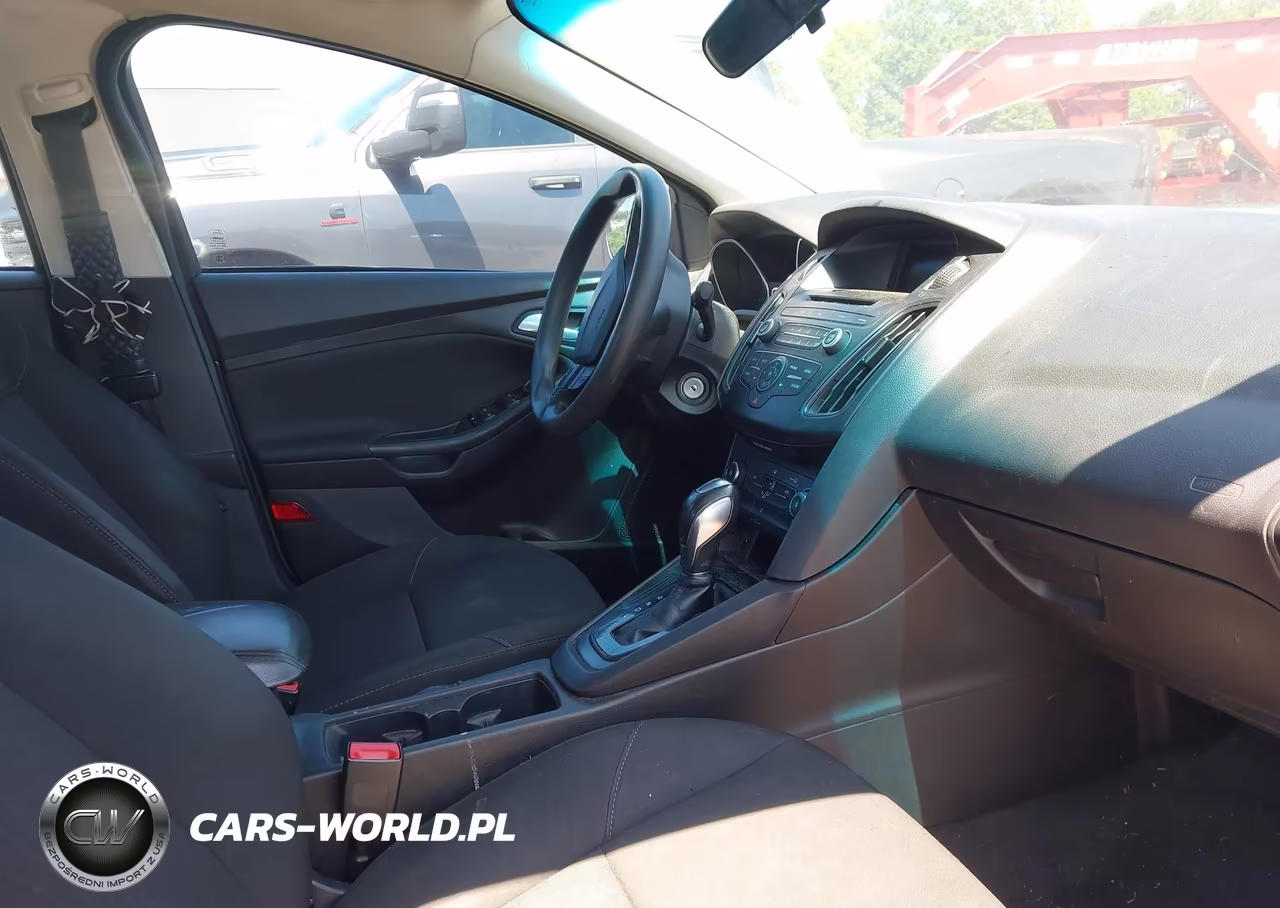 2016 Ford Focus Se VIN:1FADP3F24GL283766 - 5