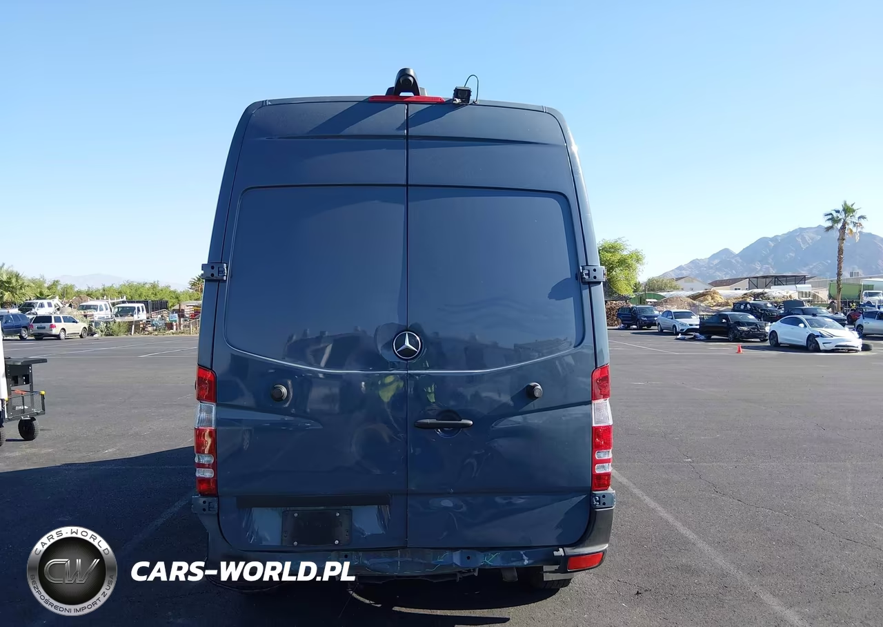 2018 Mercedes-Benz Sprinter 2500 Standard Roof V6 VIN:WD3PE7CD5JP623849 - 17
