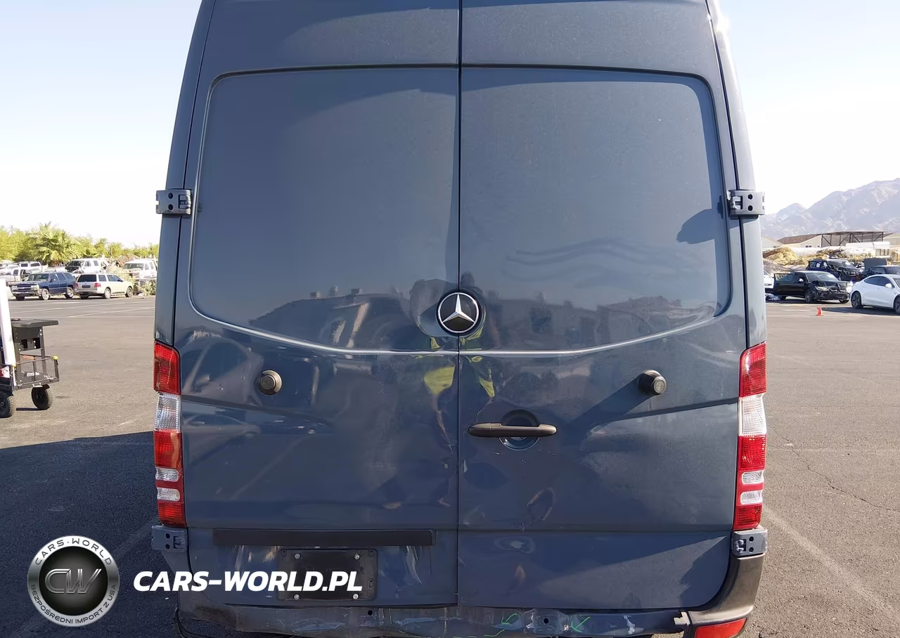 2018 Mercedes-Benz Sprinter 2500 Standard Roof V6 VIN:WD3PE7CD5JP623849 - 6