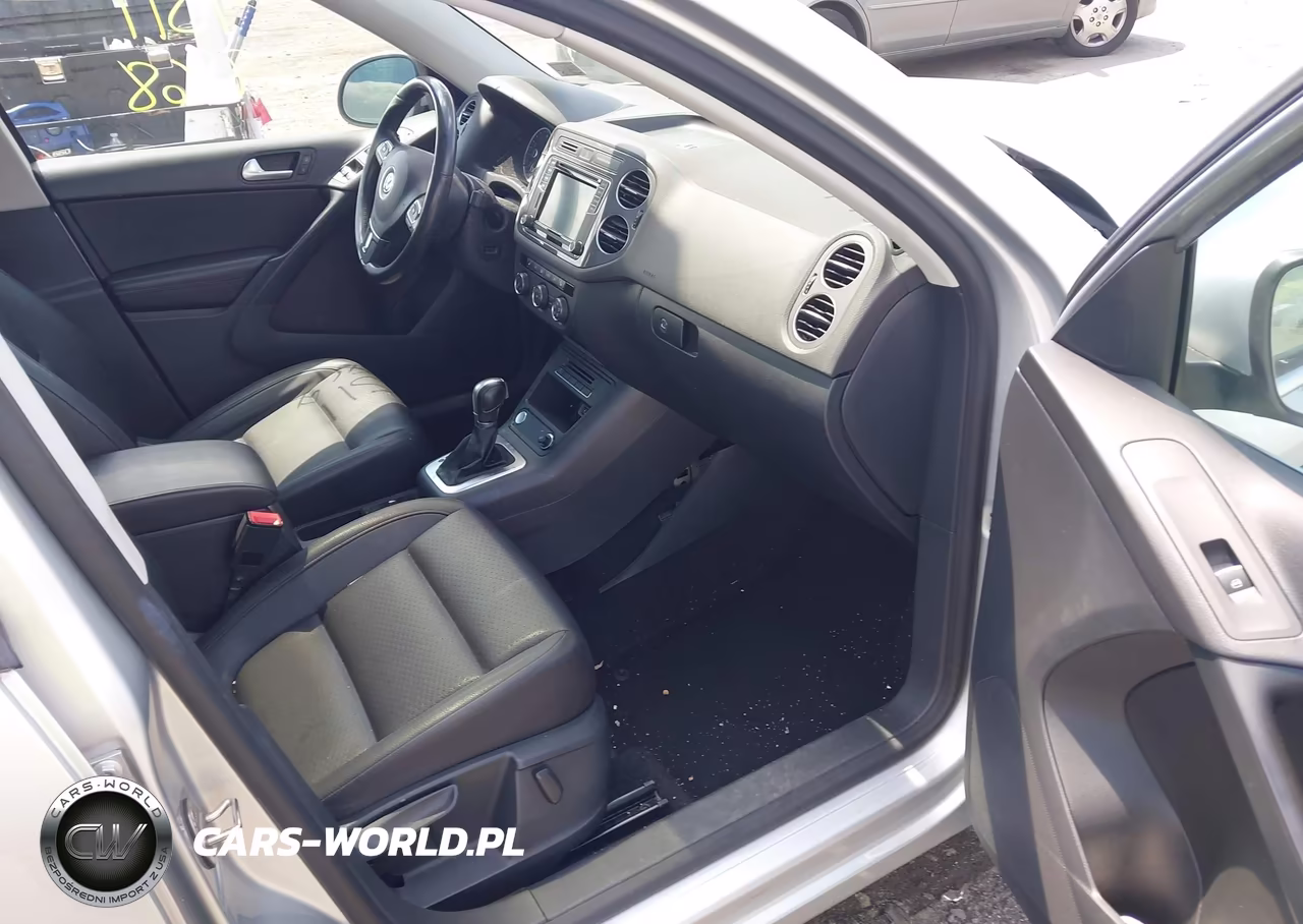2017 Volkswagen Tiguan 2.0T Wolfsburg Edition VIN:WVGSV7AX5HK023901 - 5