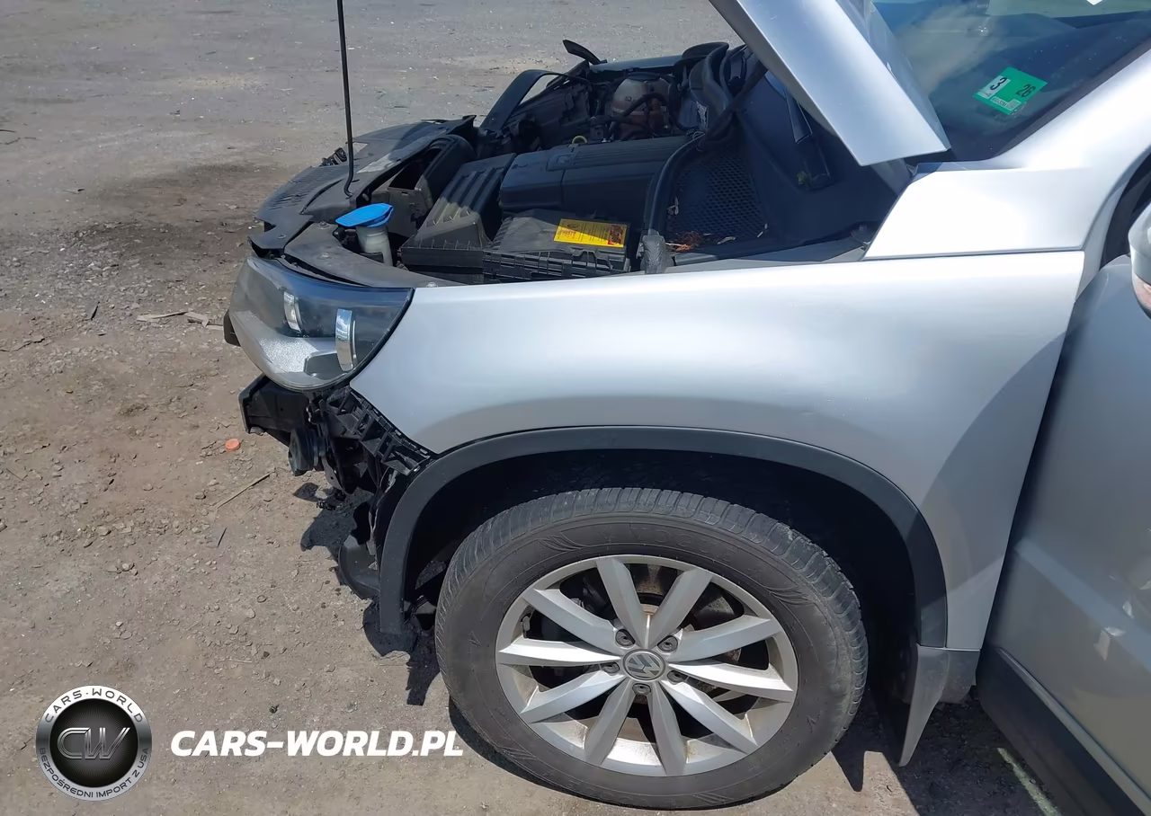 2017 Volkswagen Tiguan 2.0T Wolfsburg Edition VIN:WVGSV7AX5HK023901 - 6