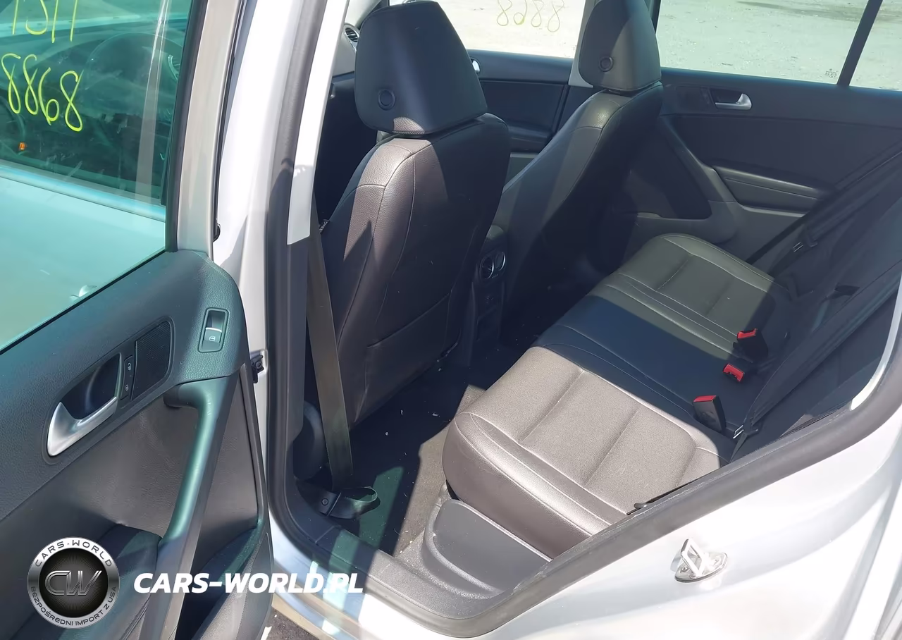 2017 Volkswagen Tiguan 2.0T Wolfsburg Edition VIN:WVGSV7AX5HK023901 - 8