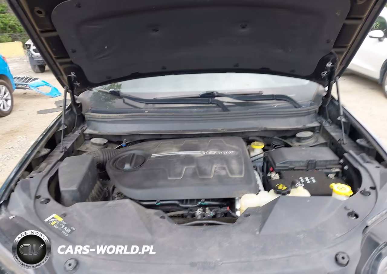 2019 Jeep Cherokee Latitude Plus 4X4 VIN:1C4PJMLX9KD271467 - 10