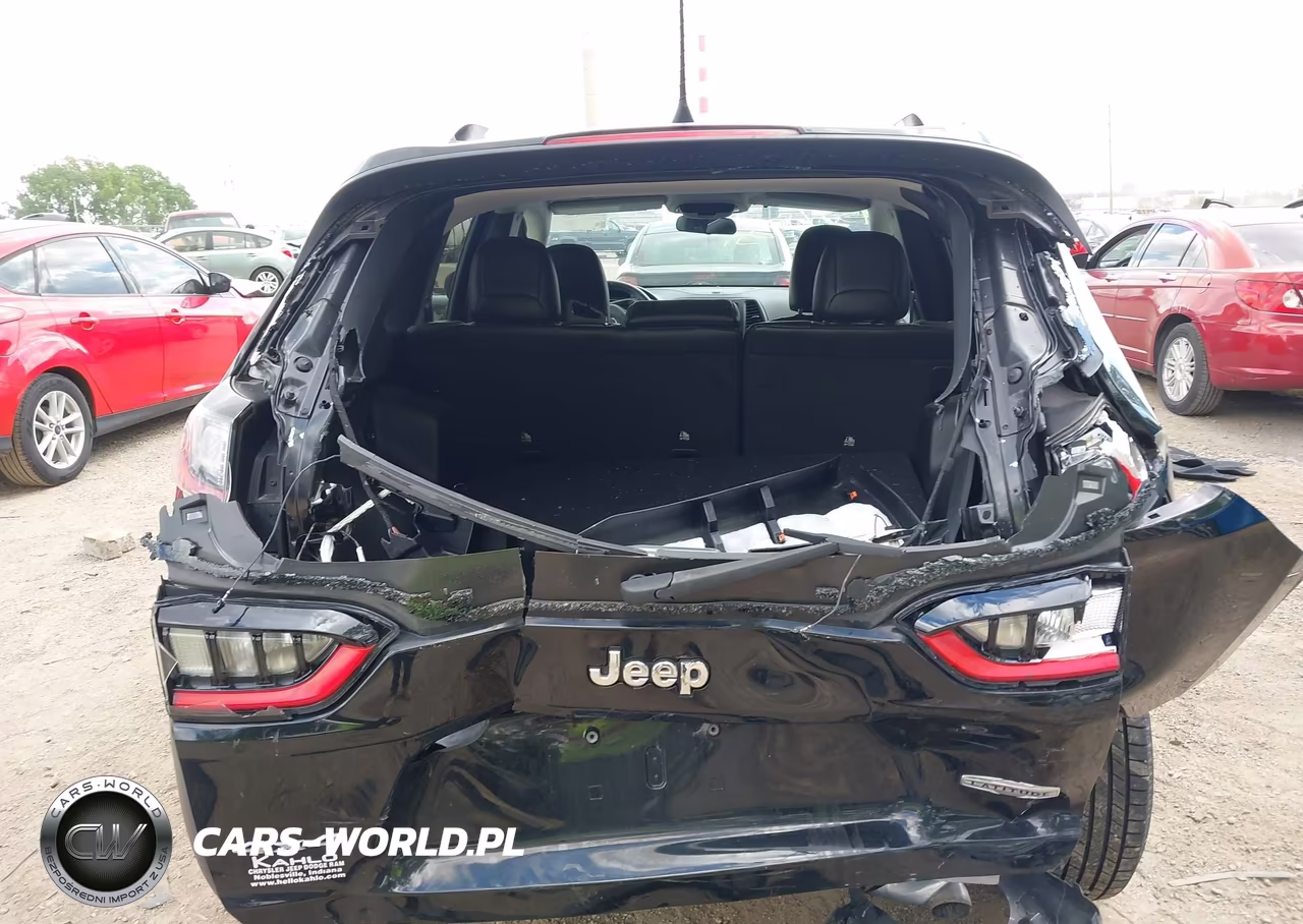 2019 Jeep Cherokee Latitude Plus 4X4 VIN:1C4PJMLX9KD271467 - 16