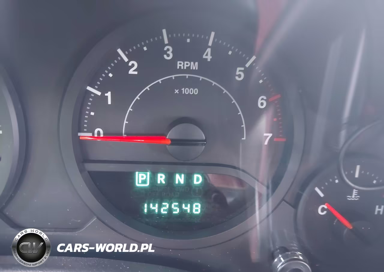 2008 Jeep Wrangler Unlimited X VIN:1J4GB39138L589300 - 15