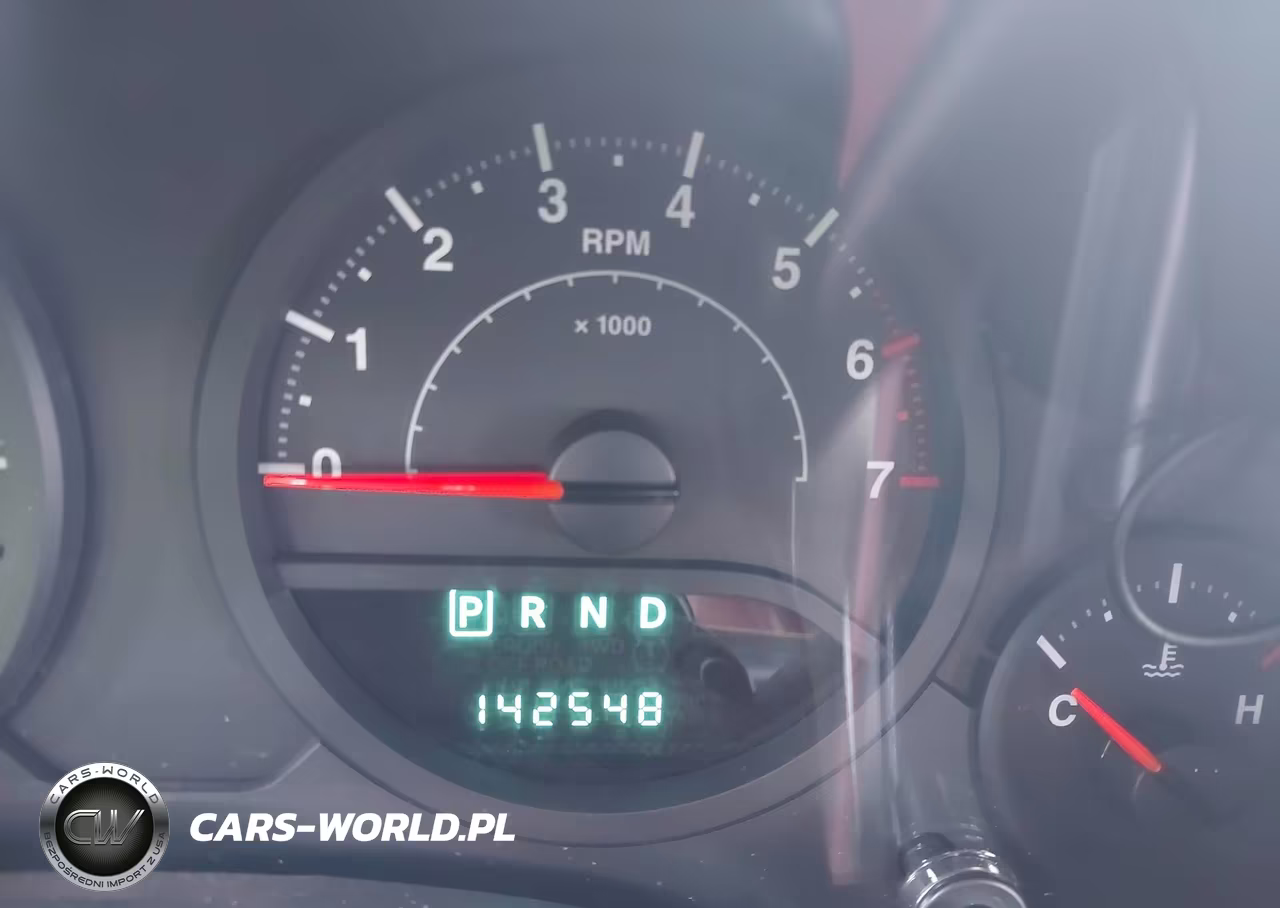 2008 Jeep Wrangler Unlimited X VIN:1J4GB39138L589300 - 7