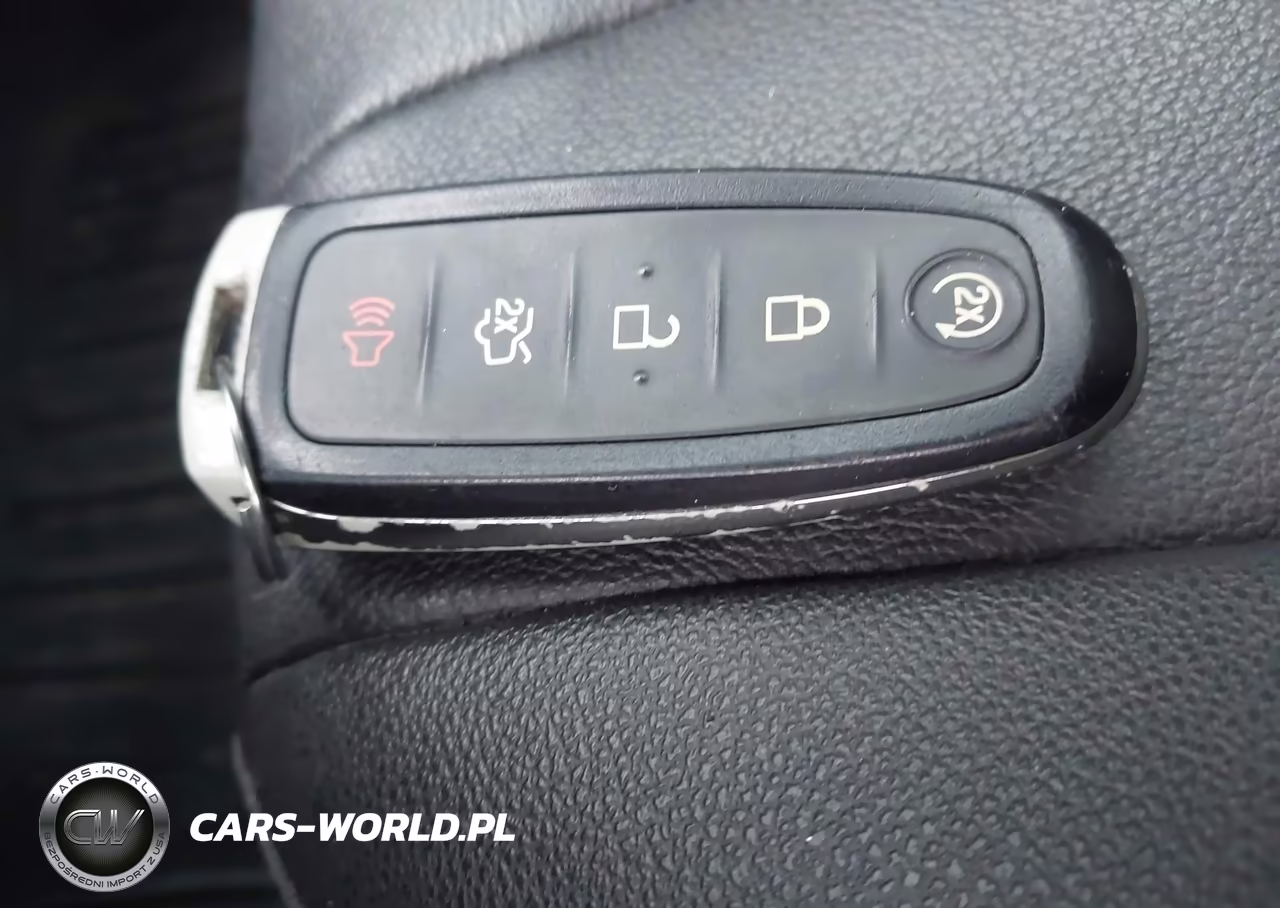 2018 Ford Focus Titanium VIN:1FADP3N25JL332675 - 11