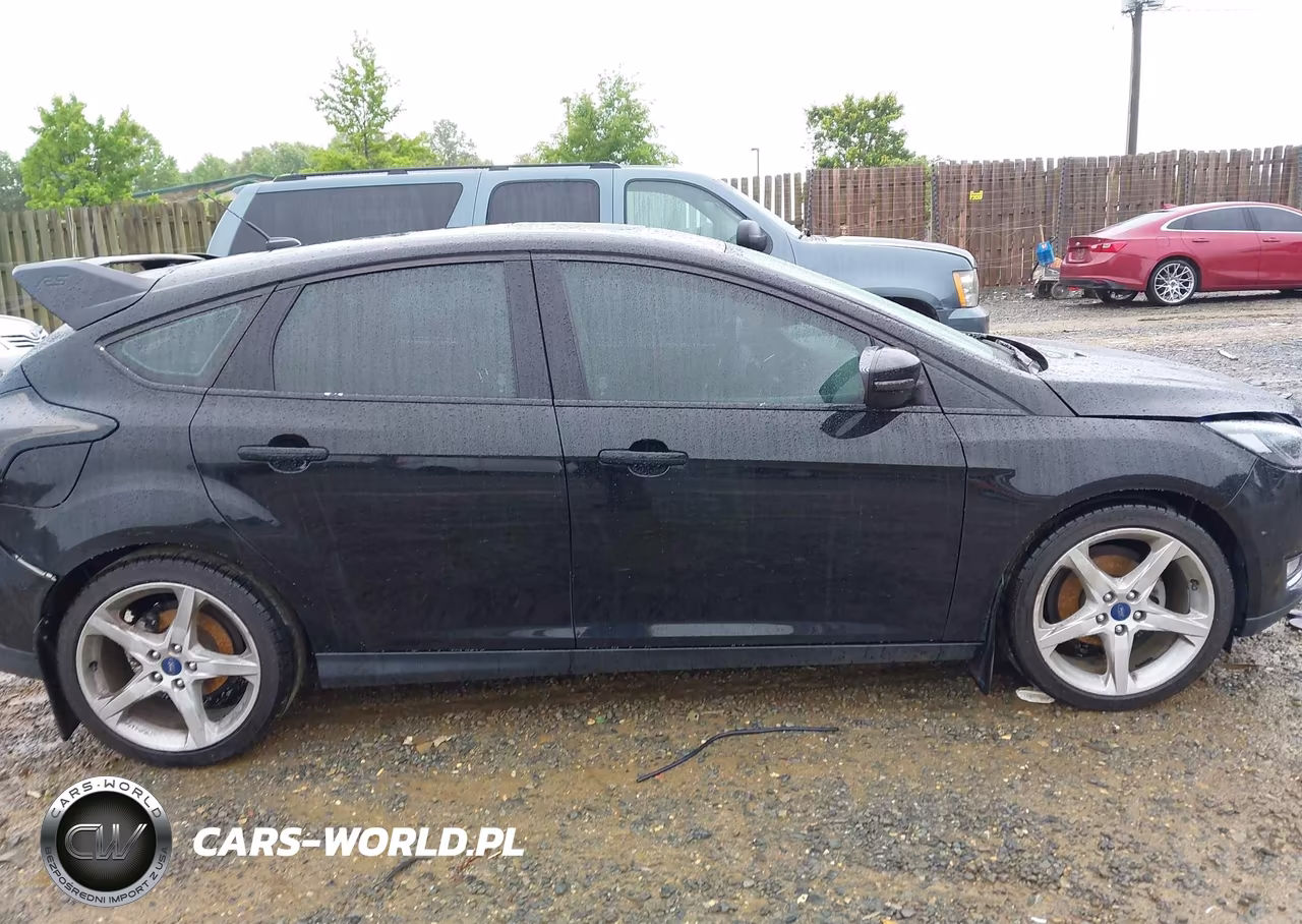 2018 Ford Focus Titanium VIN:1FADP3N25JL332675 - 14
