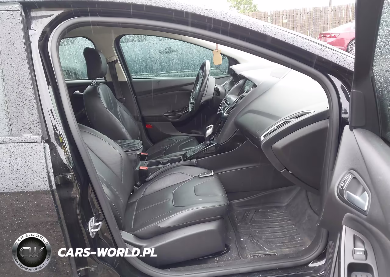 2018 Ford Focus Titanium VIN:1FADP3N25JL332675 - 5