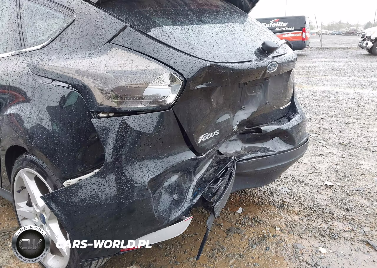 2018 Ford Focus Titanium VIN:1FADP3N25JL332675 - 6