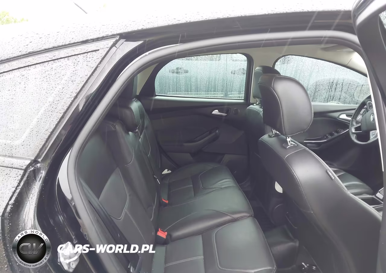 2018 Ford Focus Titanium VIN:1FADP3N25JL332675 - 8
