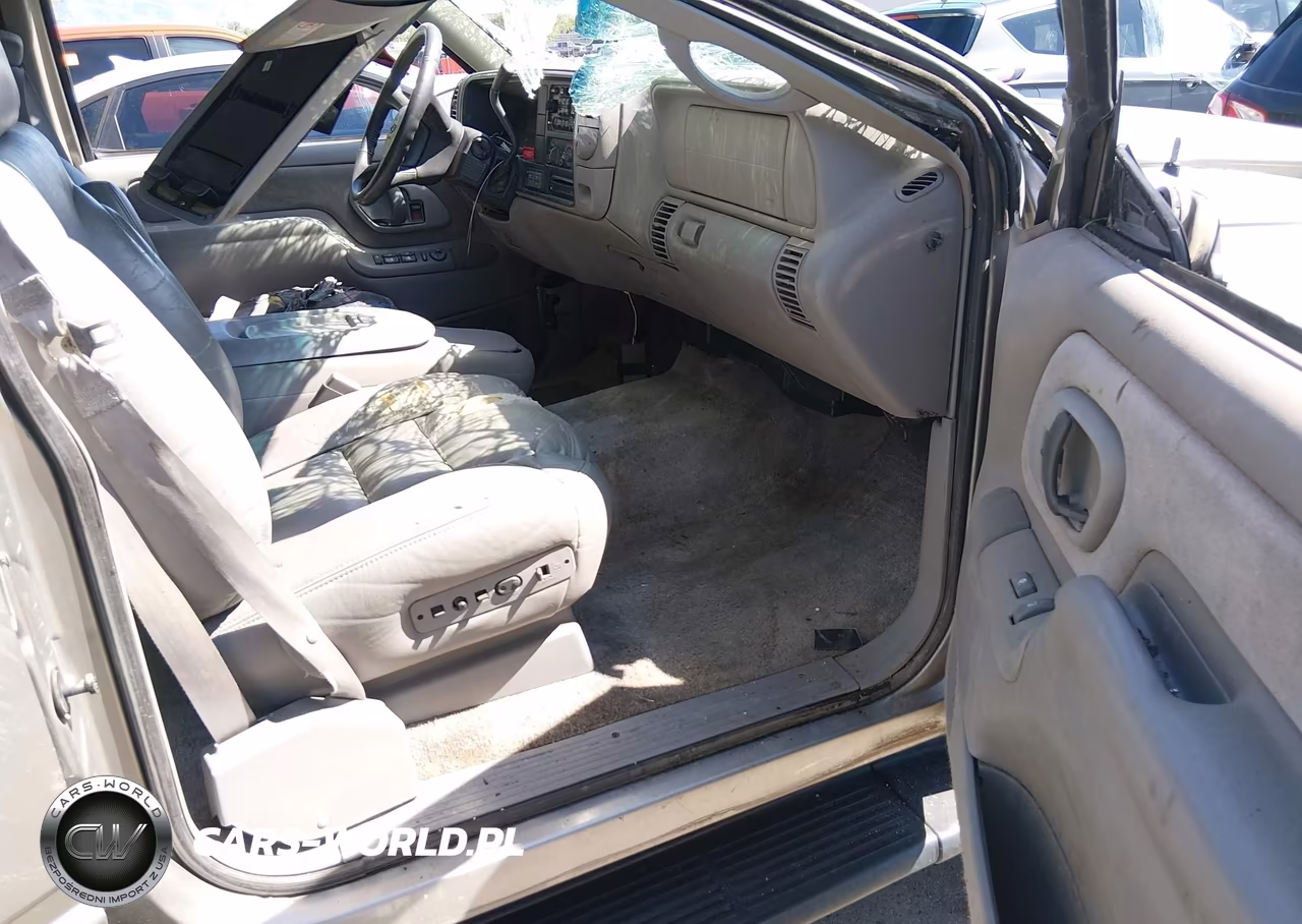 1999 Chevrolet Suburban 2500 VIN:3GNGK26J0XG117529 - 5