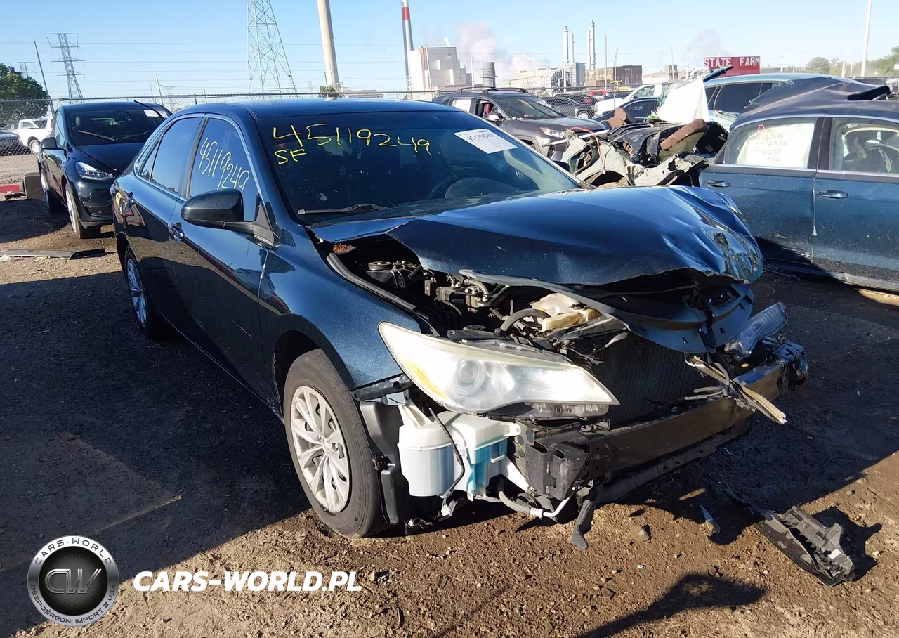 2015 Toyota Camry Le – zdjęcie 1 z 16