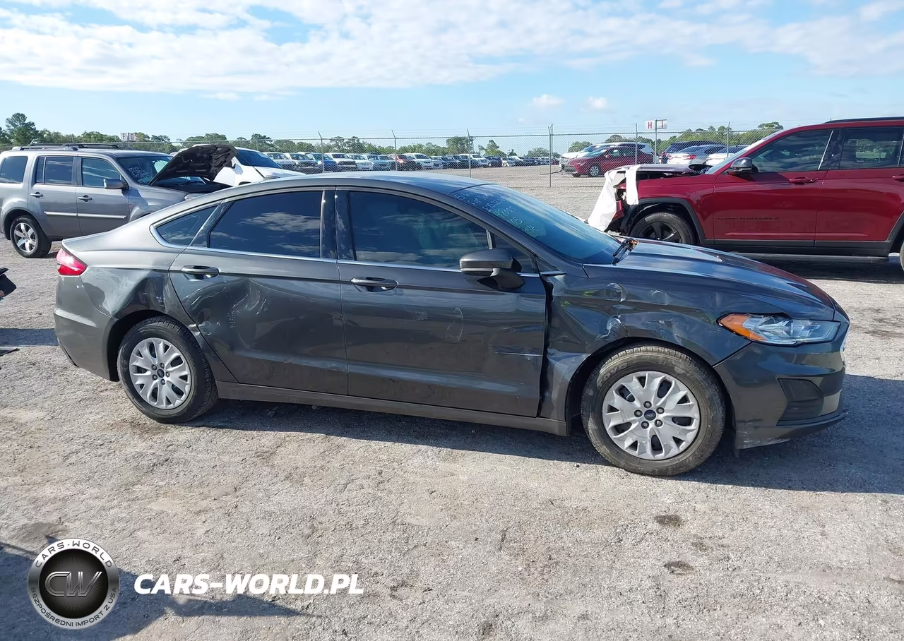 2019 Ford Fusion S VIN:3FA6P0G77KR162211 - 13