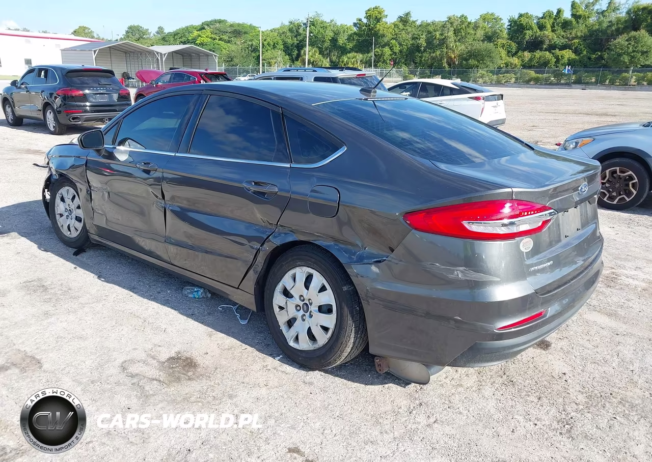 2019 Ford Fusion S VIN:3FA6P0G77KR162211 - 3