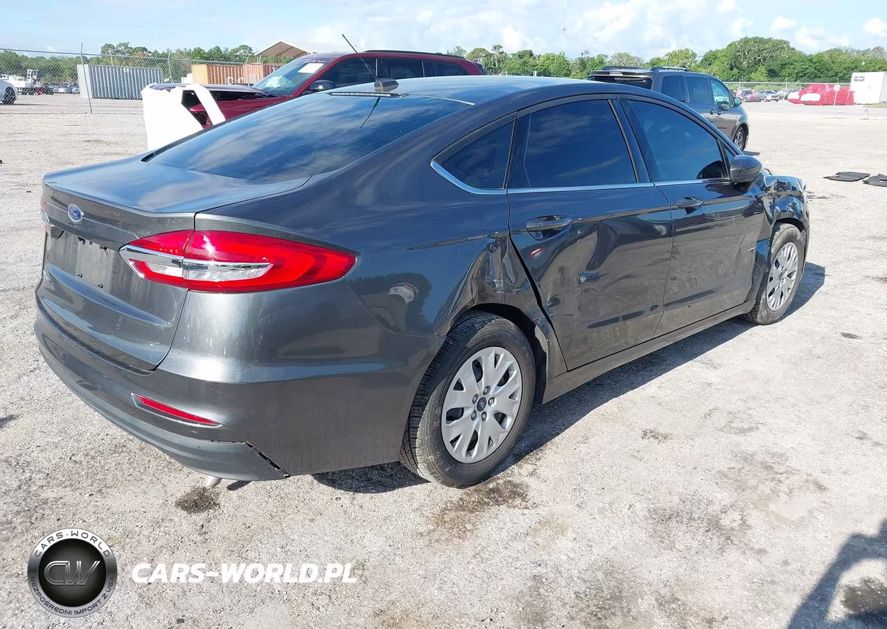 2019 Ford Fusion S VIN:3FA6P0G77KR162211 - 4