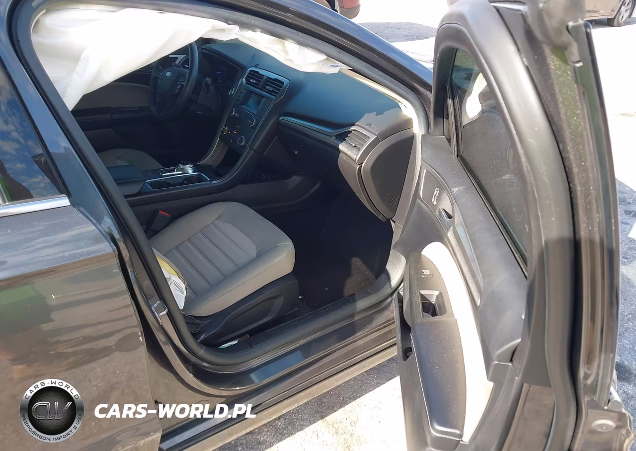 2019 Ford Fusion S VIN:3FA6P0G77KR162211 - 5