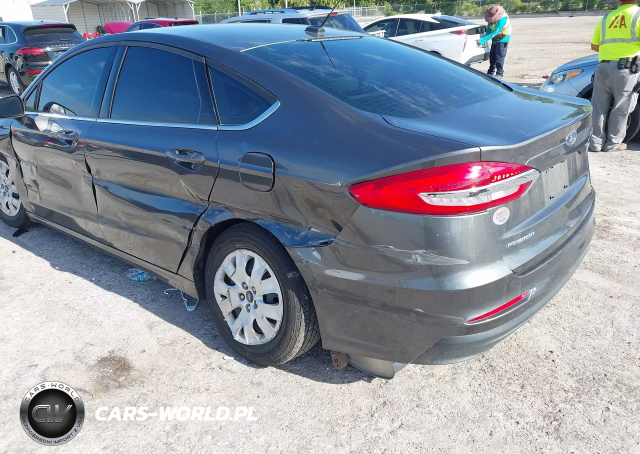 2019 Ford Fusion S VIN:3FA6P0G77KR162211 - 6