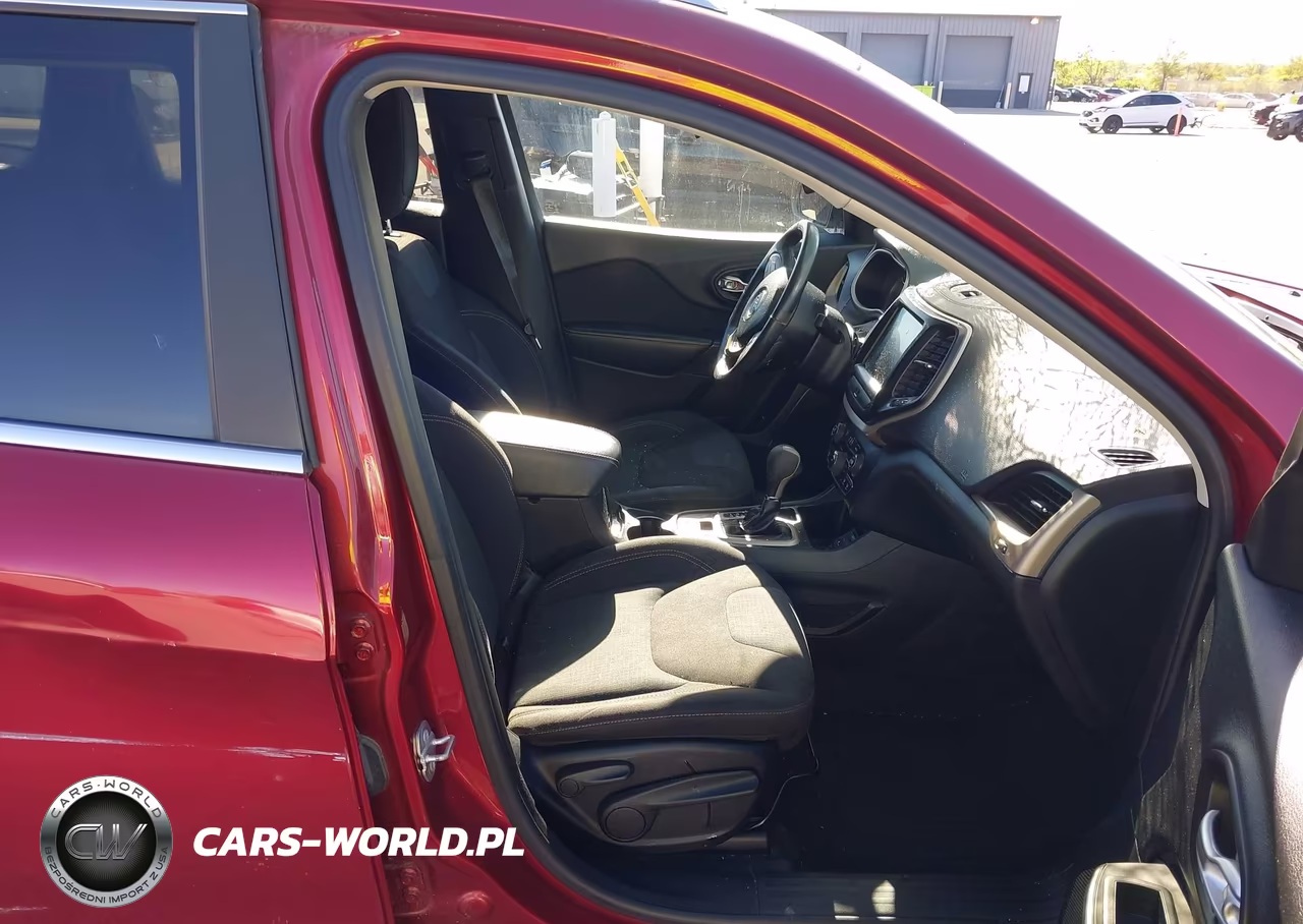 2016 Jeep Cherokee Latitude VIN:1C4PJLCS2GW138382 - 5