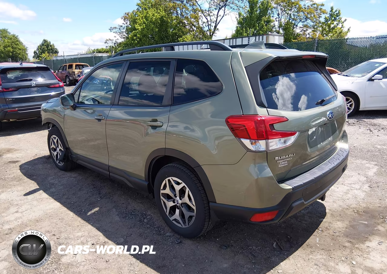 2020 Subaru Forester Premium VIN:JF2SKAJCXLH438419 - 3