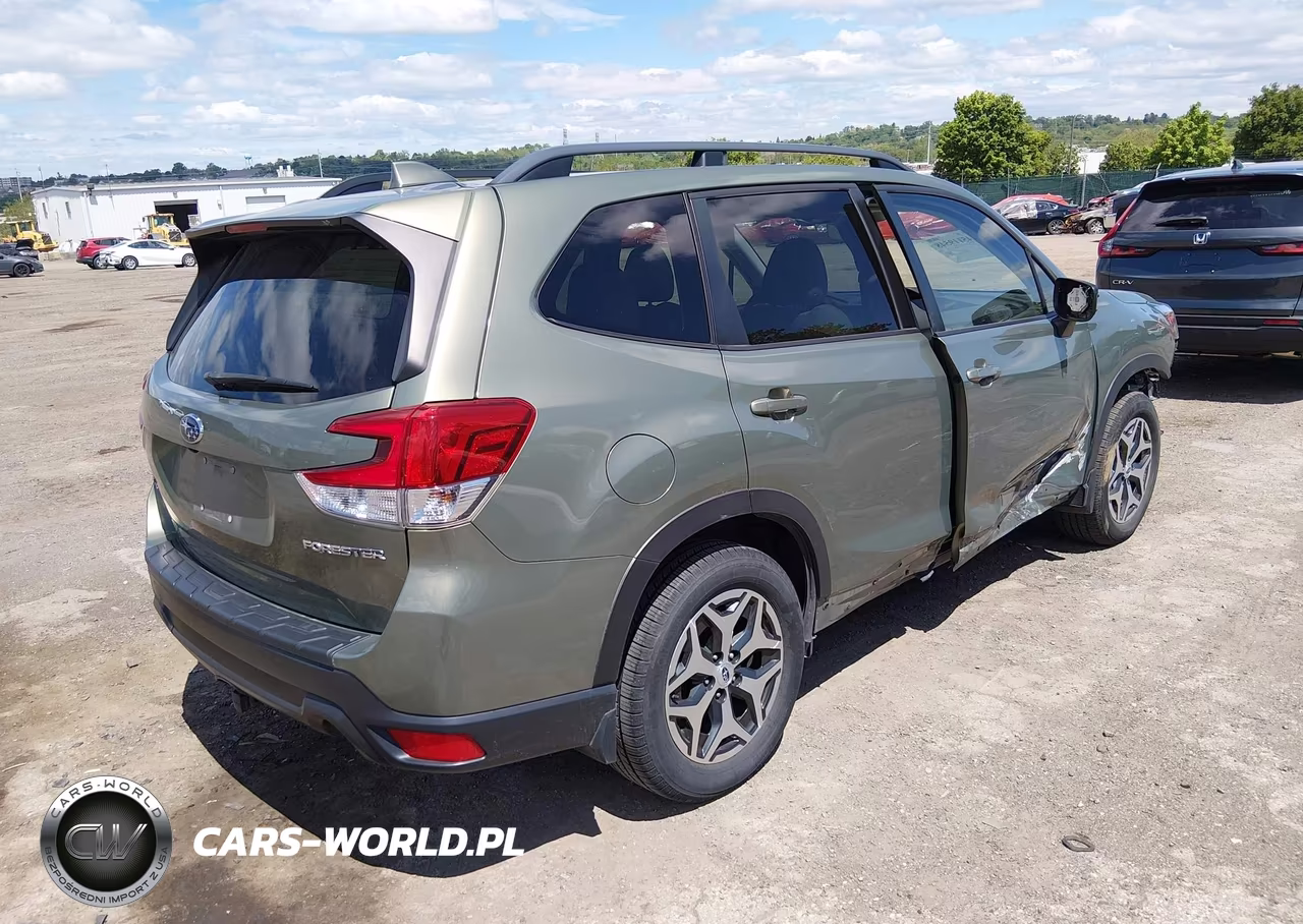 2020 Subaru Forester Premium VIN:JF2SKAJCXLH438419 - 4