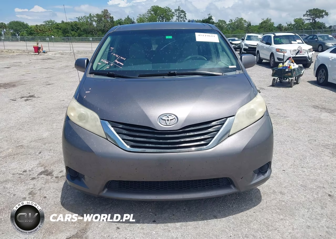 2011 Toyota Sienna Le V6 VIN:5TDKK3DC0BS010777 - 12