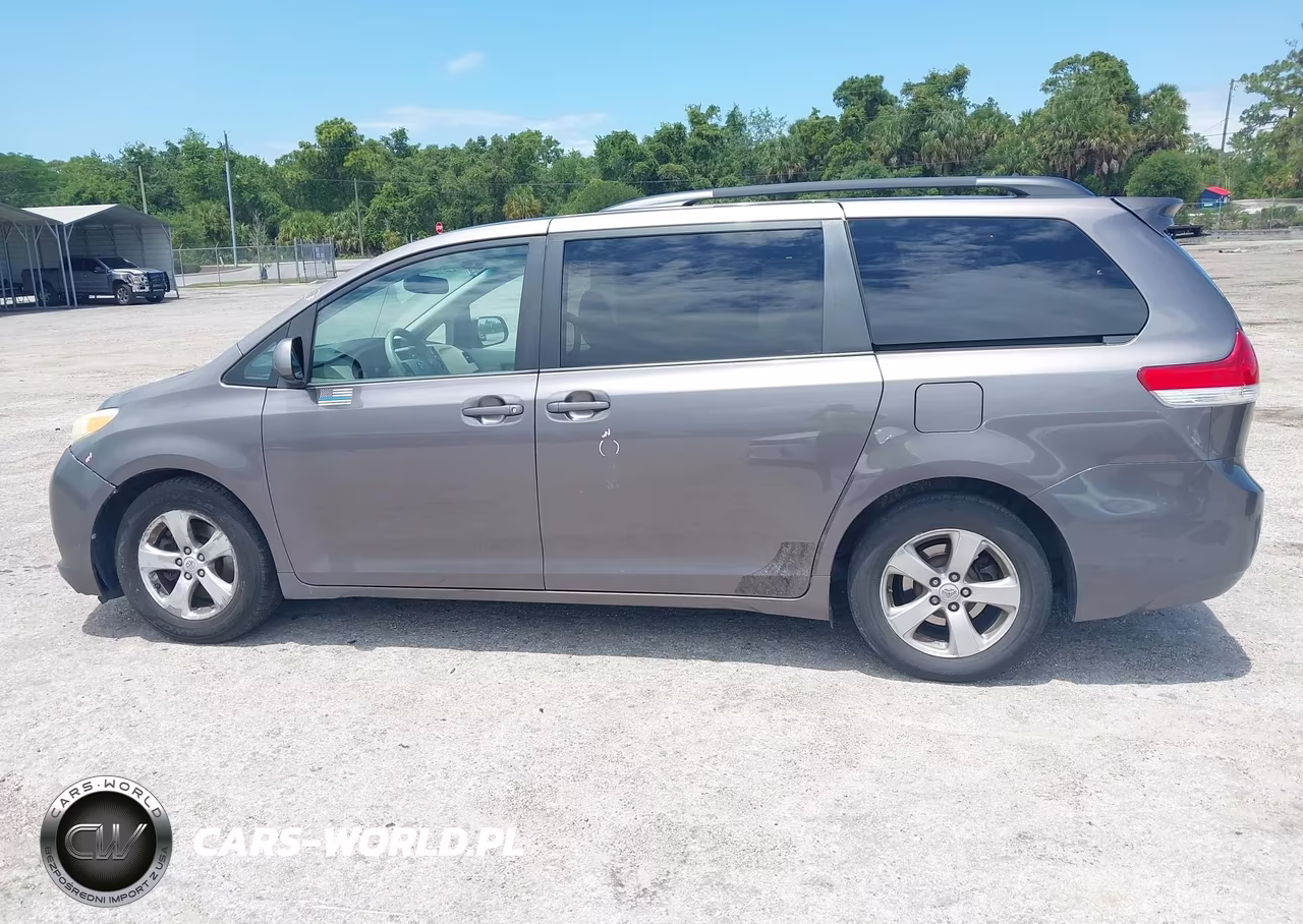 2011 Toyota Sienna Le V6 VIN:5TDKK3DC0BS010777 - 14