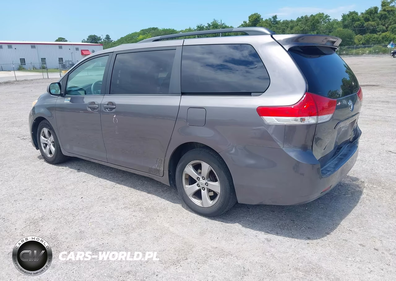 2011 Toyota Sienna Le V6 VIN:5TDKK3DC0BS010777 - 3