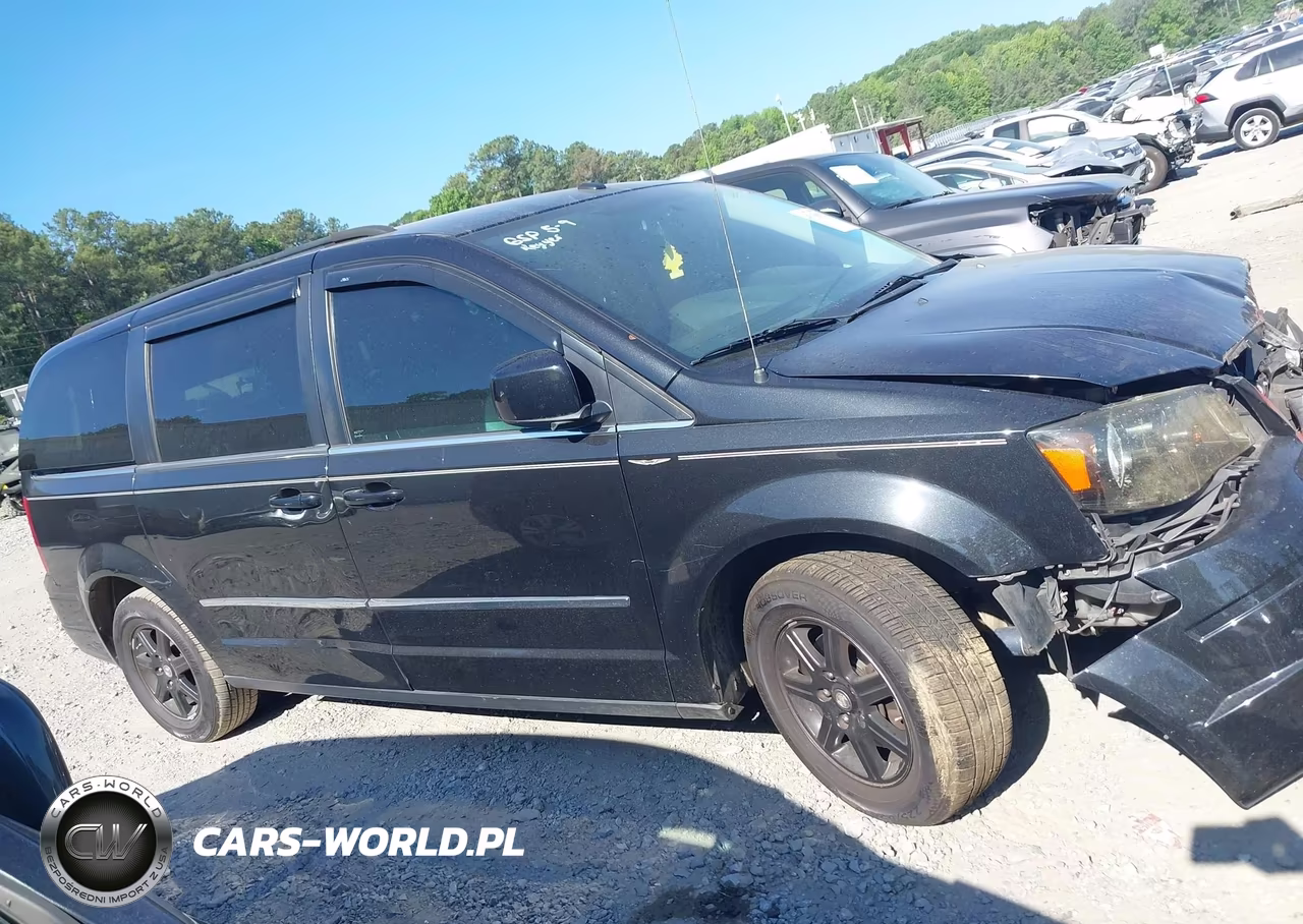 2010 Chrysler Town & Country Touring Plus VIN:2A4RR8DX7AR320713 - 13