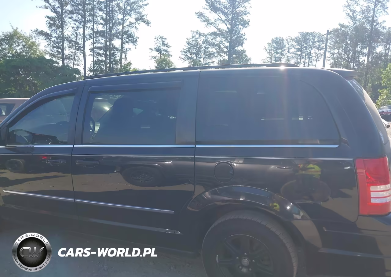 2010 Chrysler Town & Country Touring Plus VIN:2A4RR8DX7AR320713 - 14